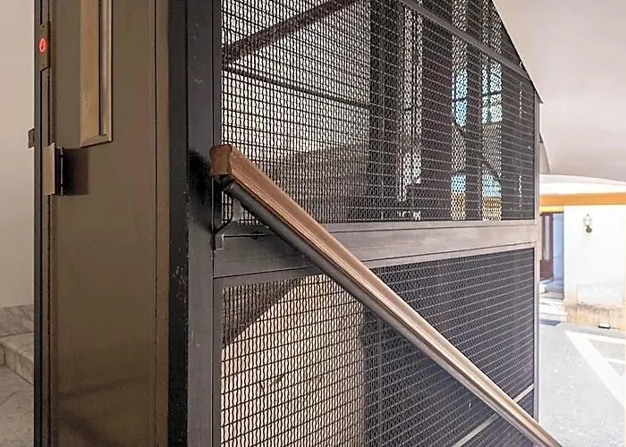 The Rent - Bright Flat Near San Pietro