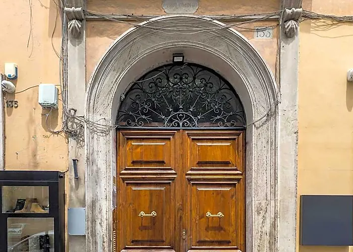 The Rent - Bright Flat Near San Pietro