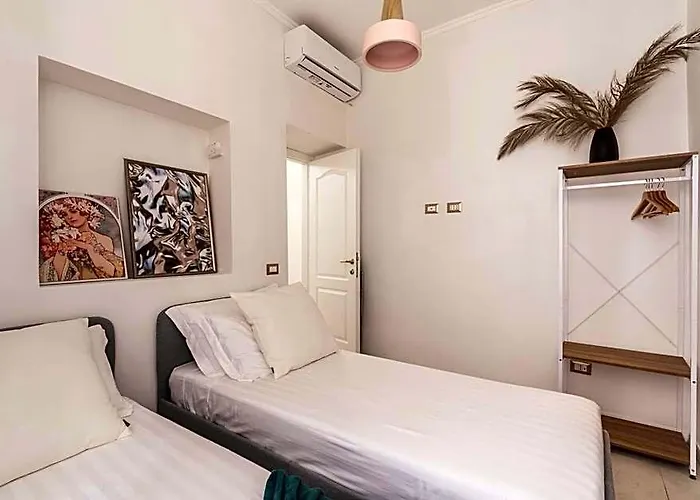 The Rent - Bright Flat Near San Pietro