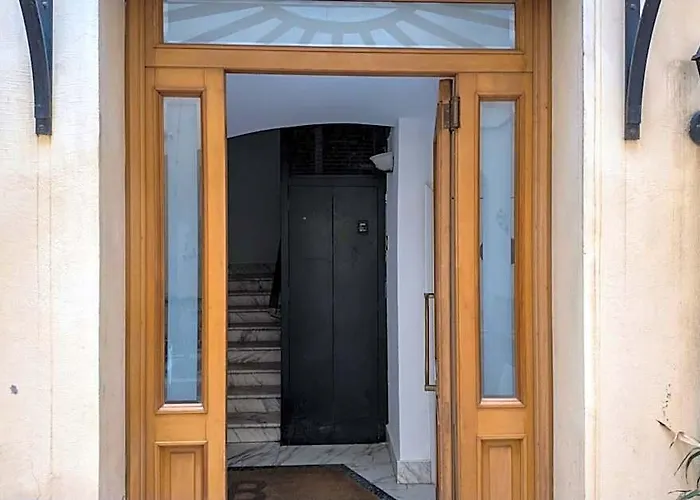 Apartment The Rent - Bright Flat Near San Pietro *